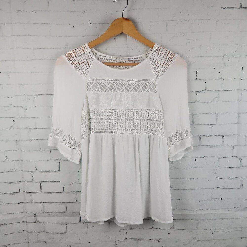 PALE SKY WHITE SHORT SLEEVE ROUND NECK LACE TOP SIZE SMALL